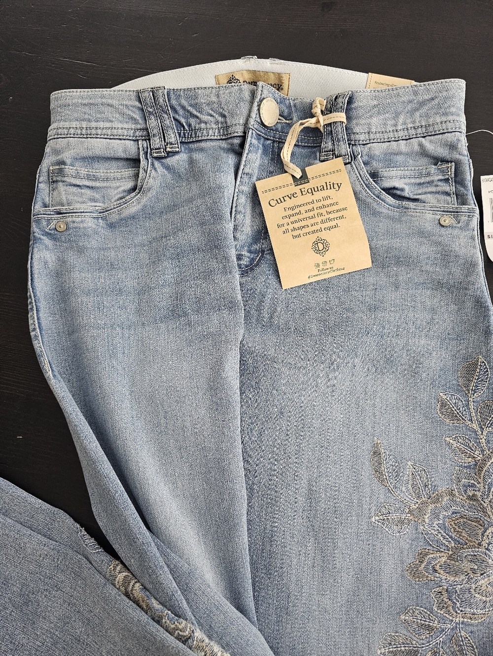 Democracy Light Blue Cropped Jeans with Embroidered Floral Detail. Size 6. - Picture 10 of 10